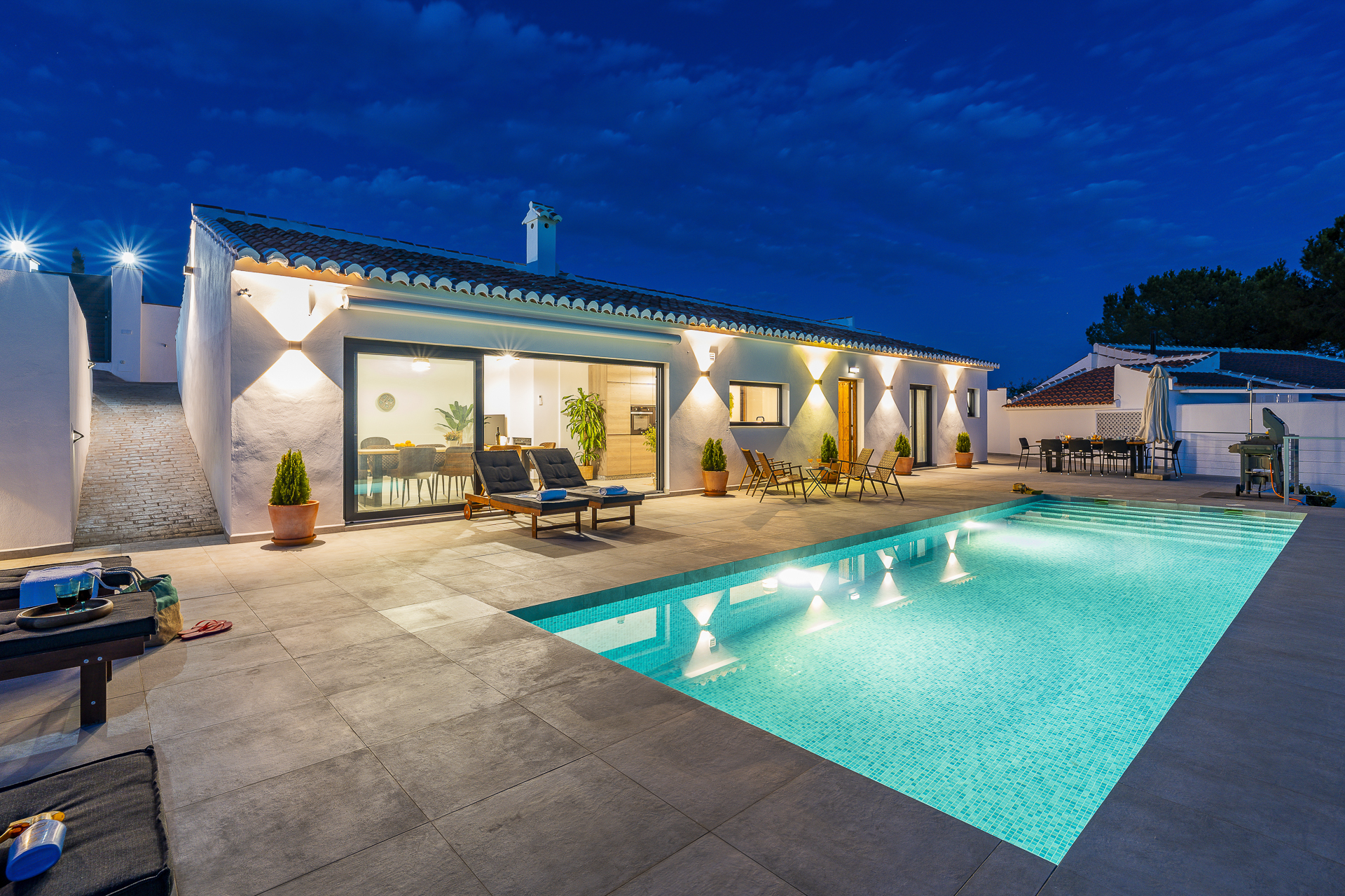 Night view of the finca
