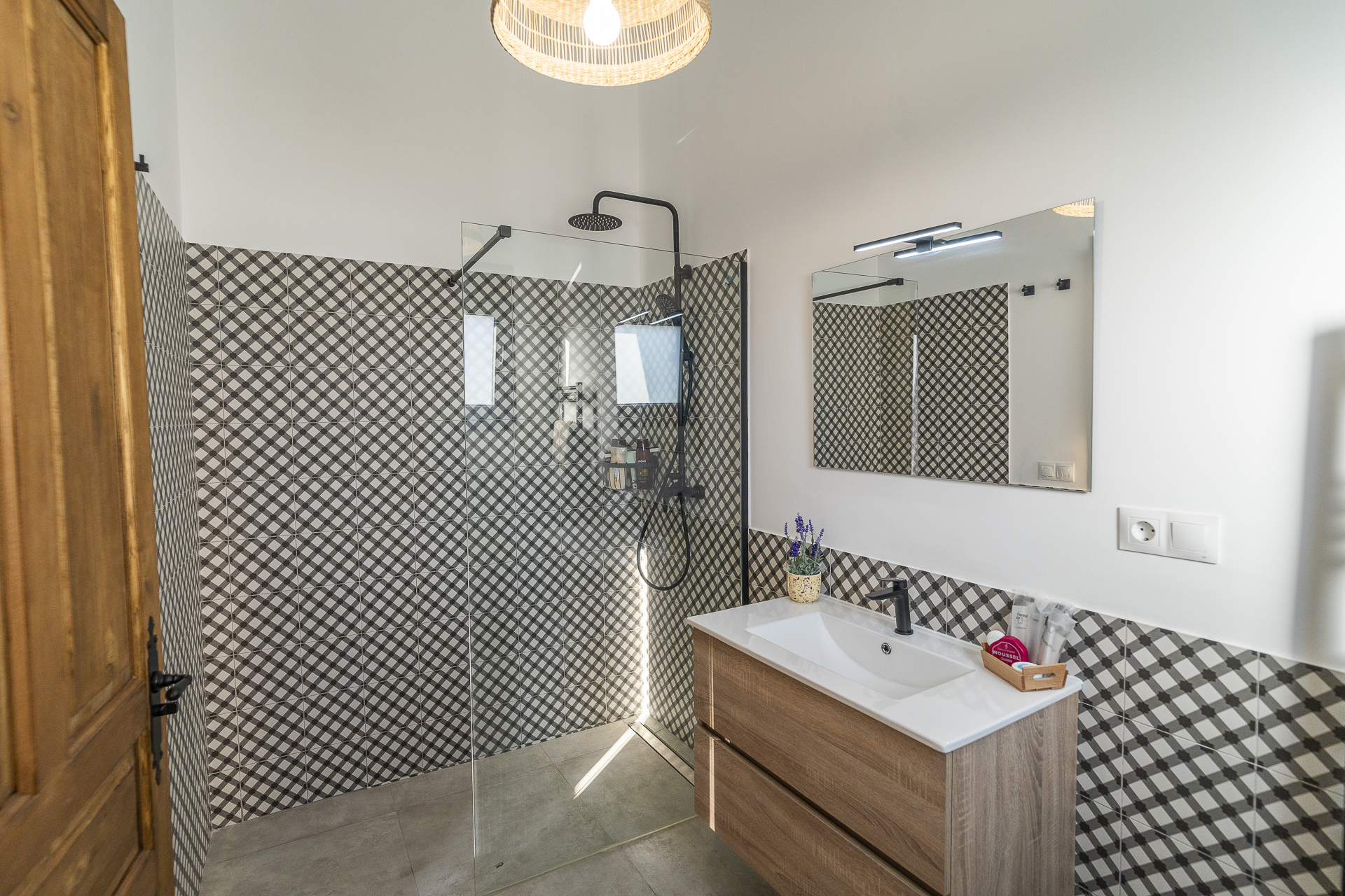 Master en-suite bathroom